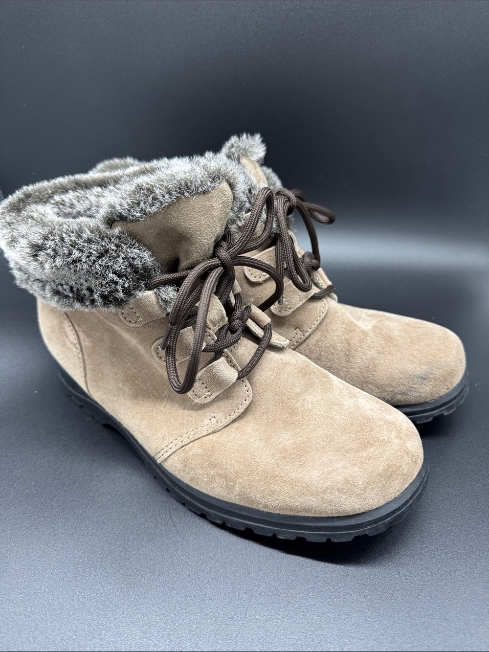 Women's Cobbie Cuddlers Tan Suede Faux-Fur Lined Lace-Up Winter Boots Sz 8